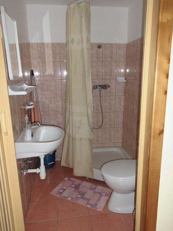 Fenyves Apartman Sárospatak Exteriör bild