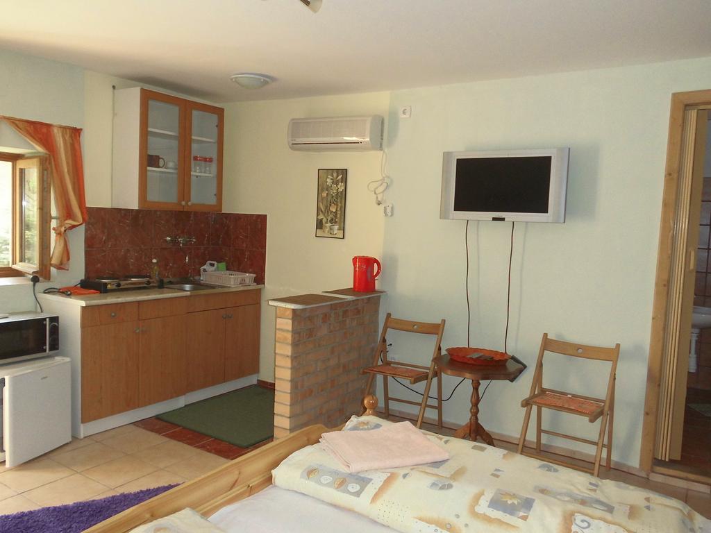 Fenyves Apartman Sárospatak Exteriör bild