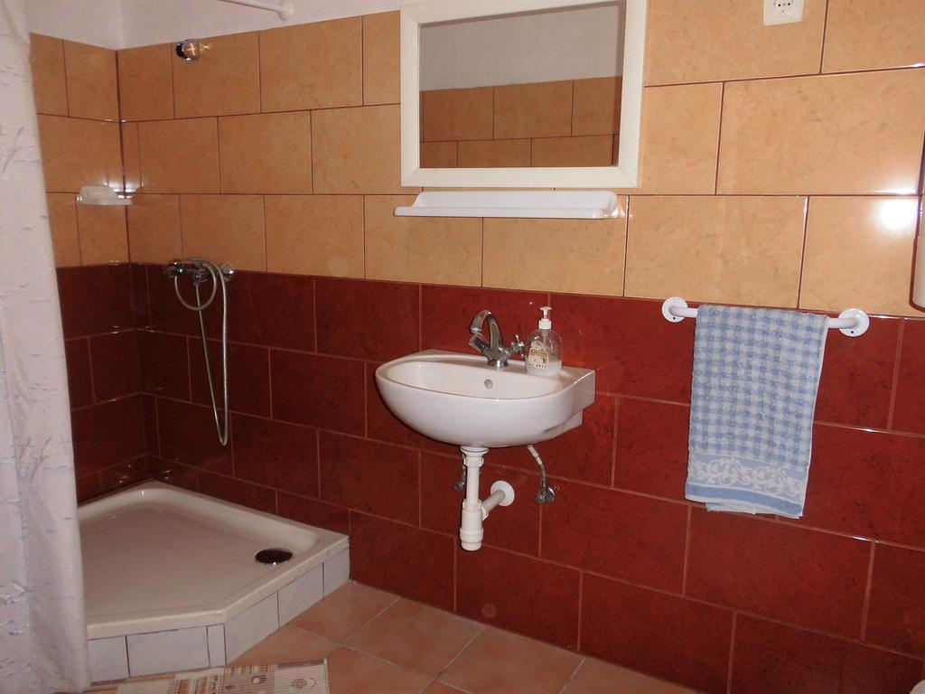 Fenyves Apartman Sárospatak Exteriör bild